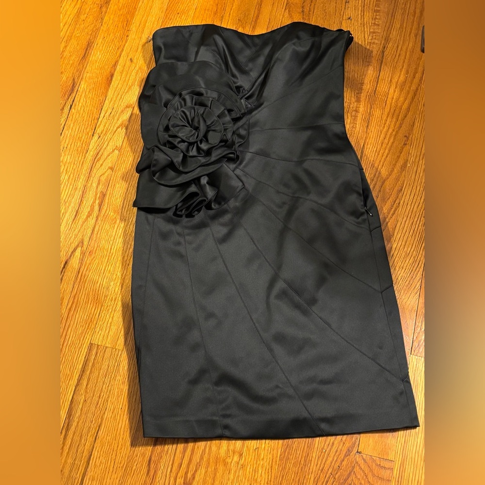 Elegant Black Strapless Dress White House black market size 6 straps incld nwt